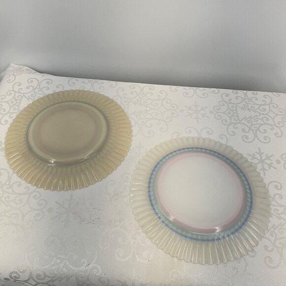 MacBeth-Evans Petalware Set Of 2  8 1/4" Plate - Picture 3 of 6